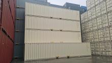 Le 20 décembre, Touax Container a pris livraison en usine à Shanghai de 2 000 conteneurs de différents types (20'DV, 20'DD, 40'DV, 40'DD et 40'HC) et de couleurs (beige, gris clair, gris foncé et bleu) pour approvisionner ses acheteurs à travers le monde.