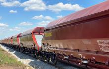 Twenty brand new hoppers built to UK specifications have arrived in UK. This represents the second to last installment of 95 brand new wagons for Mendip Rail, the aggregates specialist in the west of England.